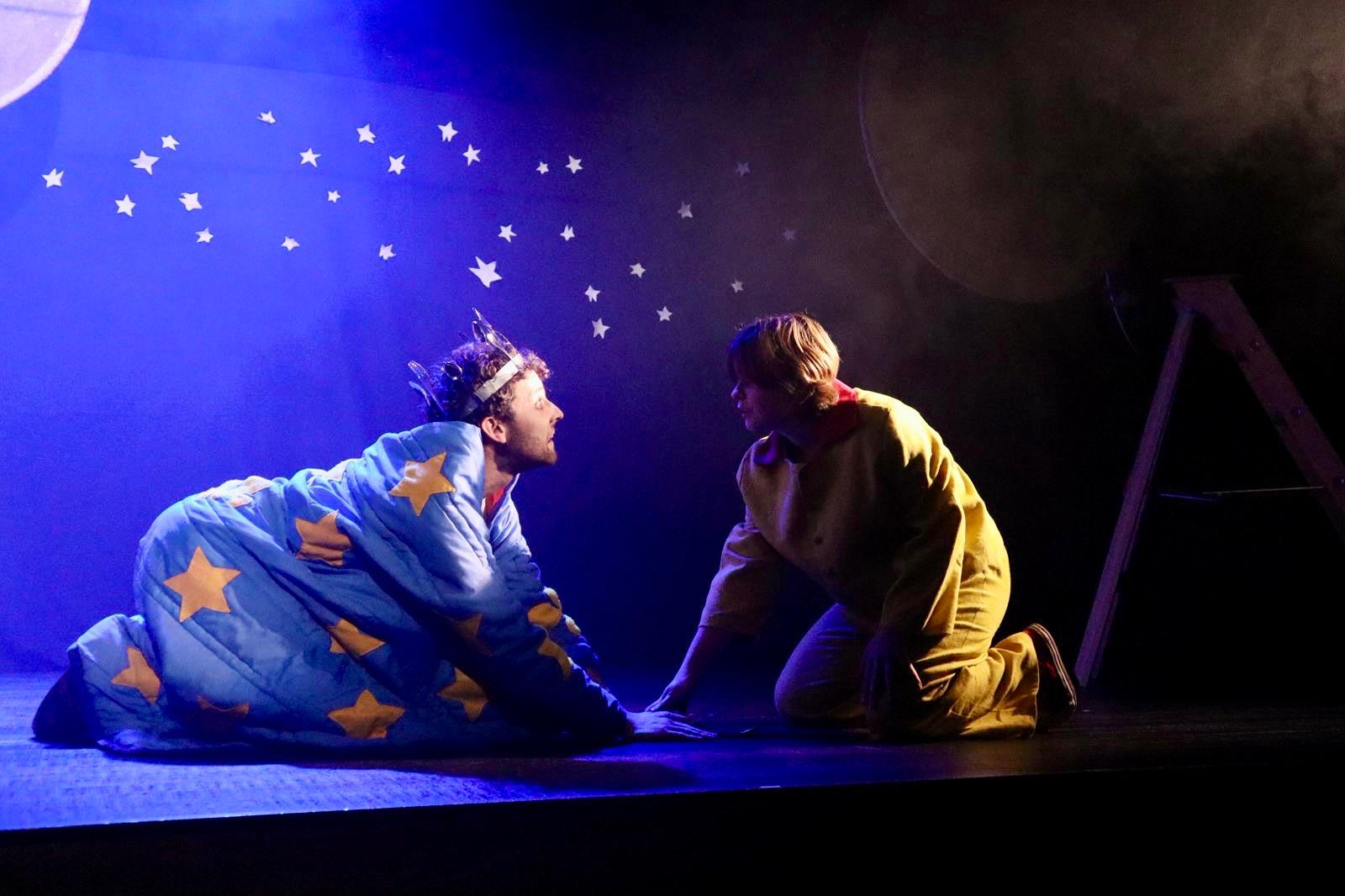 Scène Le Petit Prince - Rencontre avec Le Roi et son manteau étoilé